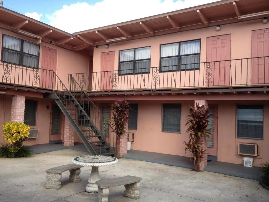 Helen Apartments & Motel Уест Палм Бийч Екстериор снимка